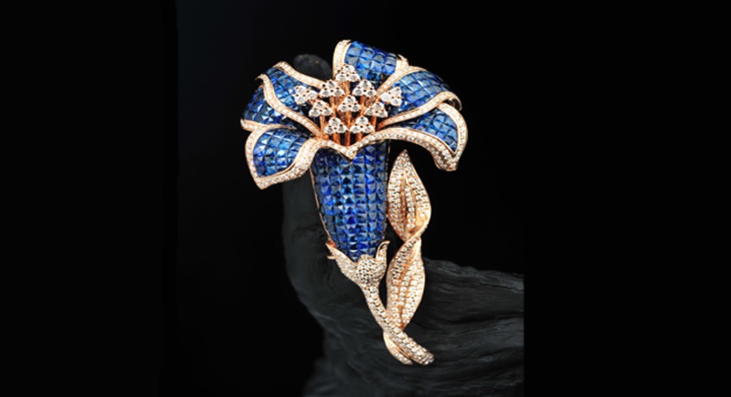 Brooches — A1295092417